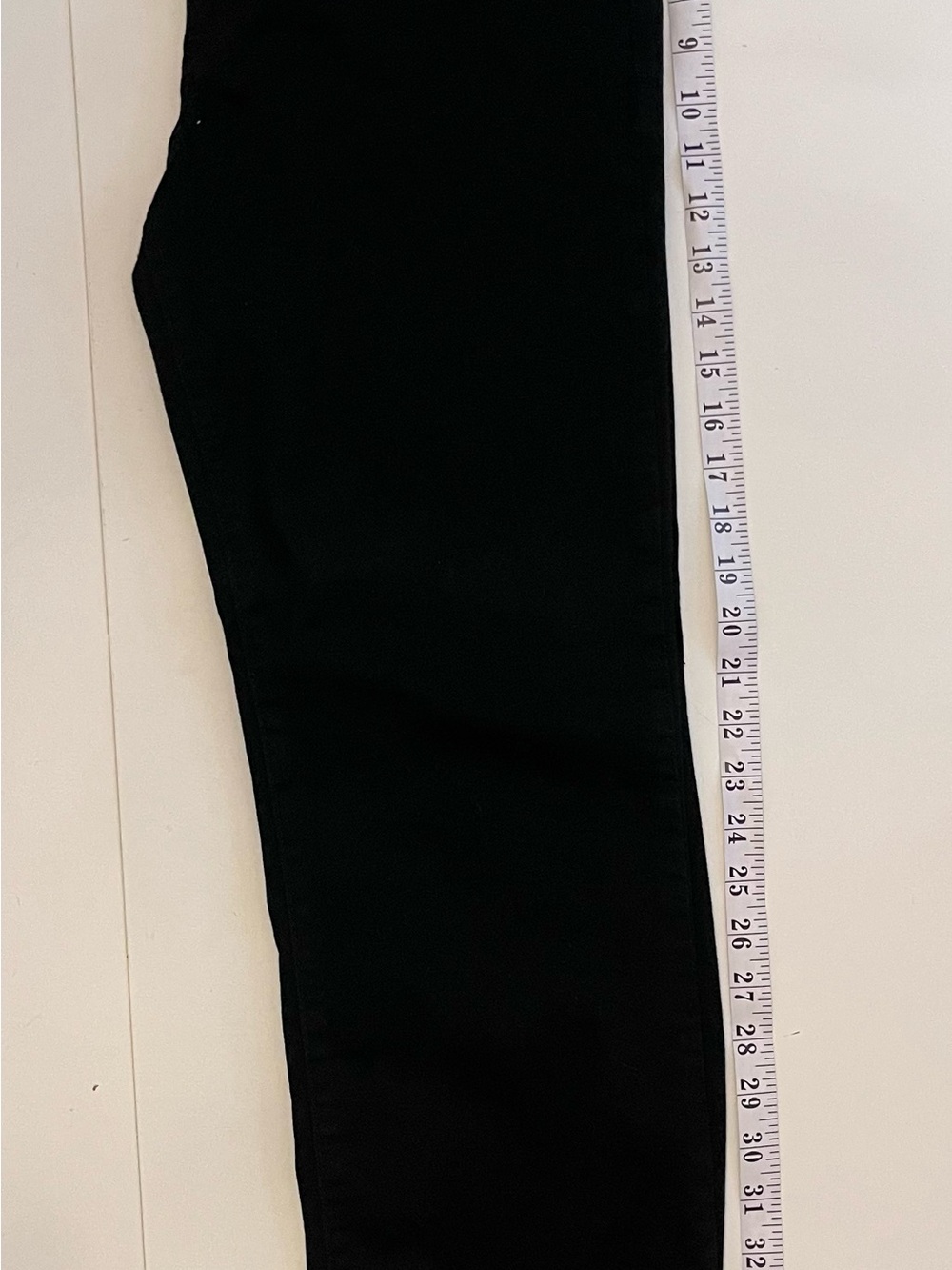 Levi's Women's Black Cropped Ankle Jeans